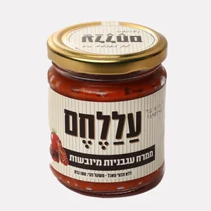 ממרח על הלחם עגבניות מיובשות