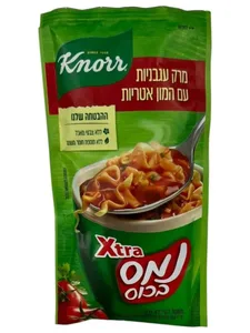 נמס בכוס מרק עגבניות עם איטריות